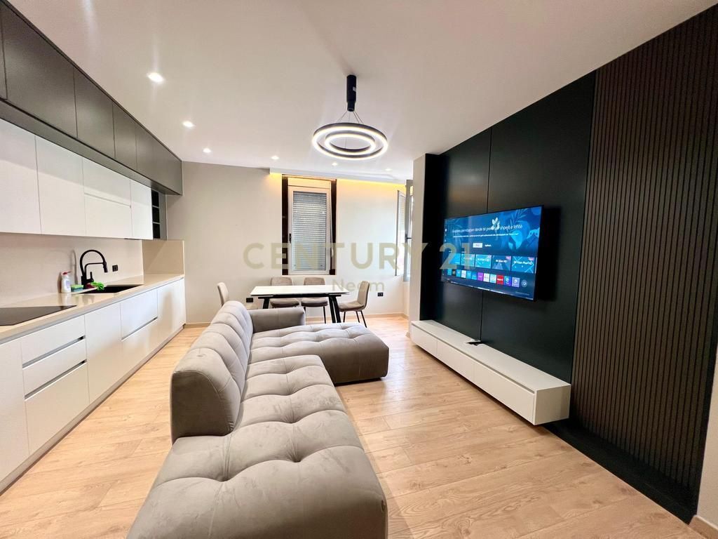 Rent, Kodra e Diellit, Modern Apartment 3+1+2 with Parking Space