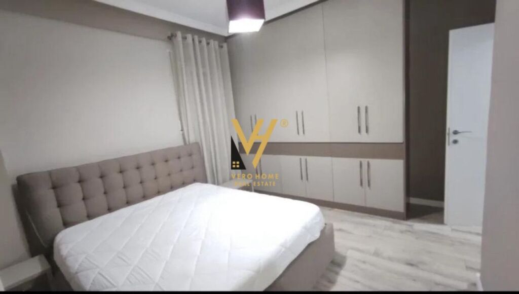 JEPET APARTAMENT 2+1+2BLK ME QIRA TE KOPSHTI BOTANIK 60.000 LEKE