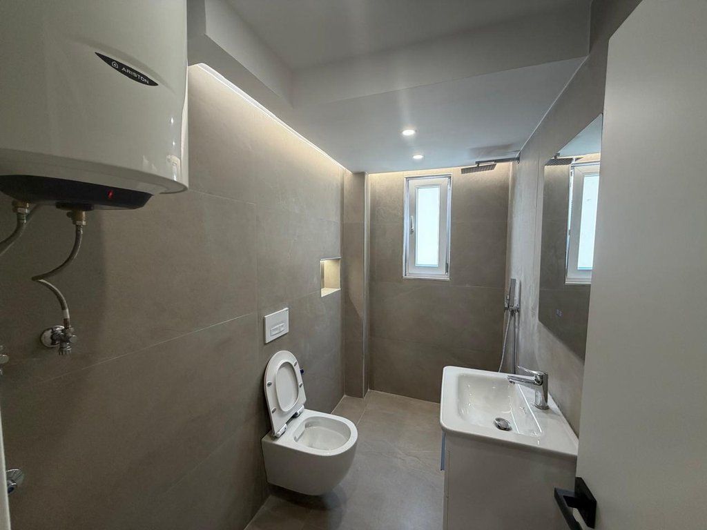 Shitet, Apartament 1+1 , Rruga Mine Peza, Tiranë