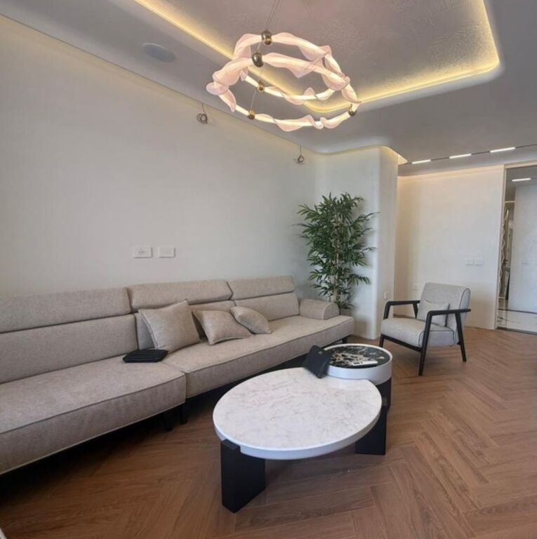 Shitet apartament modern 2+1+2