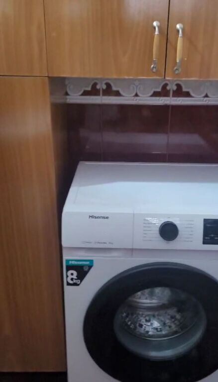 Jrpet  me qera apartament  3+1 afer shkolles Vasil Shanto