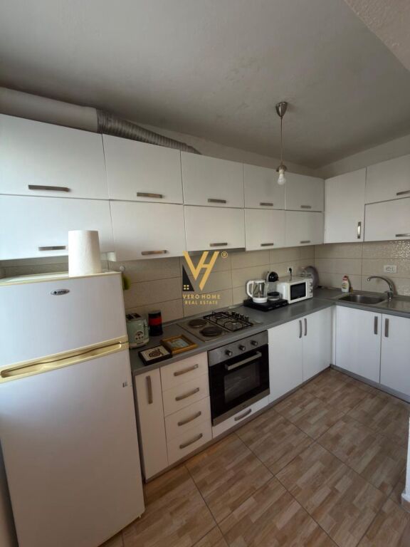 JEPET APARTAMENT 1+1 ME QERA TE MYSLYM SHYRI 45.000 LEKE