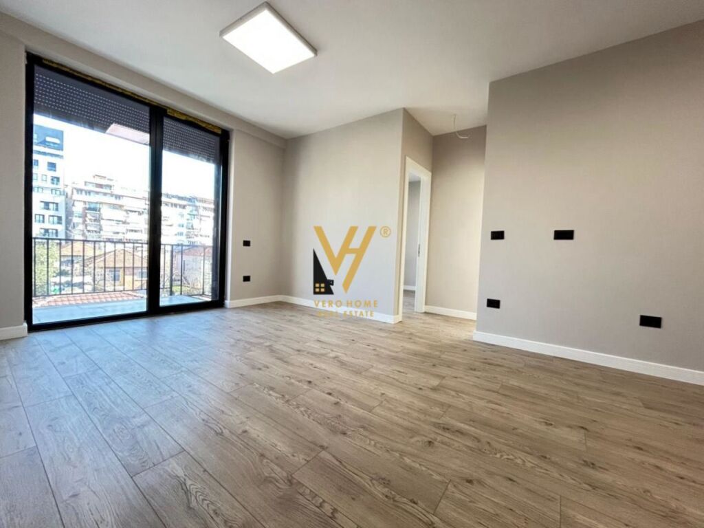 JEPET ZYRE 75 M2 ME QIRA TE SHKOLLA E KUQE 65.000 LEKE