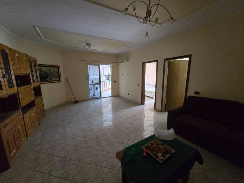 APARTAMENT 2+1 PER SHITJE TE KOMUNA E PARISIT (LULISHTJA)