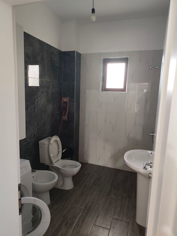 Apartament - Për Qira - Linzë, Tiranë