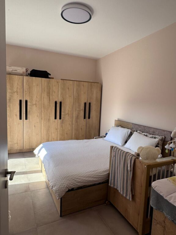 🏠 Jepet me qira apartament 1+1 në Paskuqan – 400€  📍 Vendndodhja: Paskuqan, zonë e qetë dhe e aksesueshme 🛏️ Tipi: Apartament 1+1 🏢 Kati: 3 🛋️ Gjendja: I sapo mobiluar, i pabanuar më parë – gjithçka e re 💶 Çmimi: 400 € / muaj   📞 Për më shumë informacion ose për një vizitë, kontaktoni në privat.