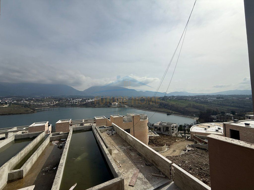 Shitet , Vile , Swan Lake Residence , Farke