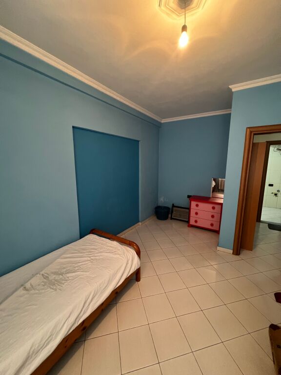 2+1 In Affitto, Astir, Bar Artisti