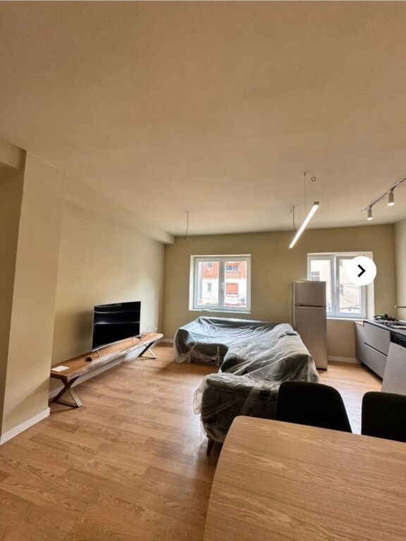 2+1,i mobiluar per here te pare,rruge e durresit,1000 euro me parkim