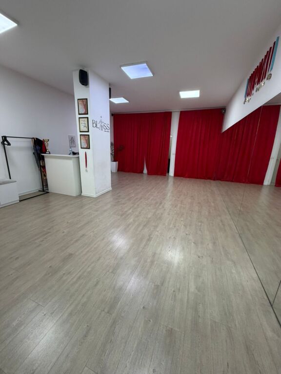 Ambient me qera tek Him Kolli