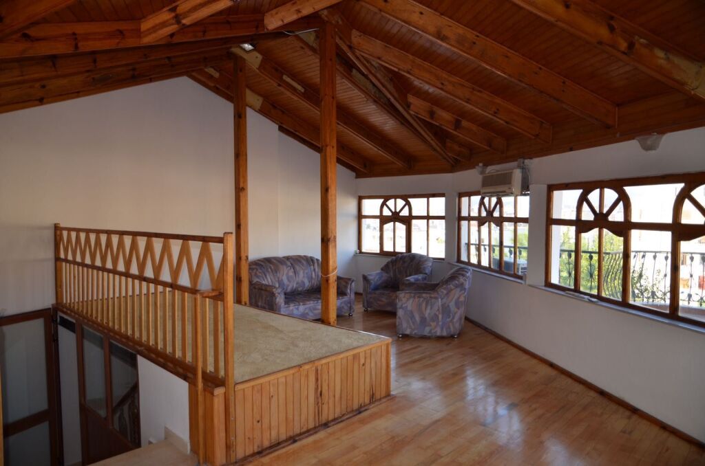 JEPET VILE 4 KATESHE ME QERA TE RRUGA MIHAL GRAMENO 1.500 EURO