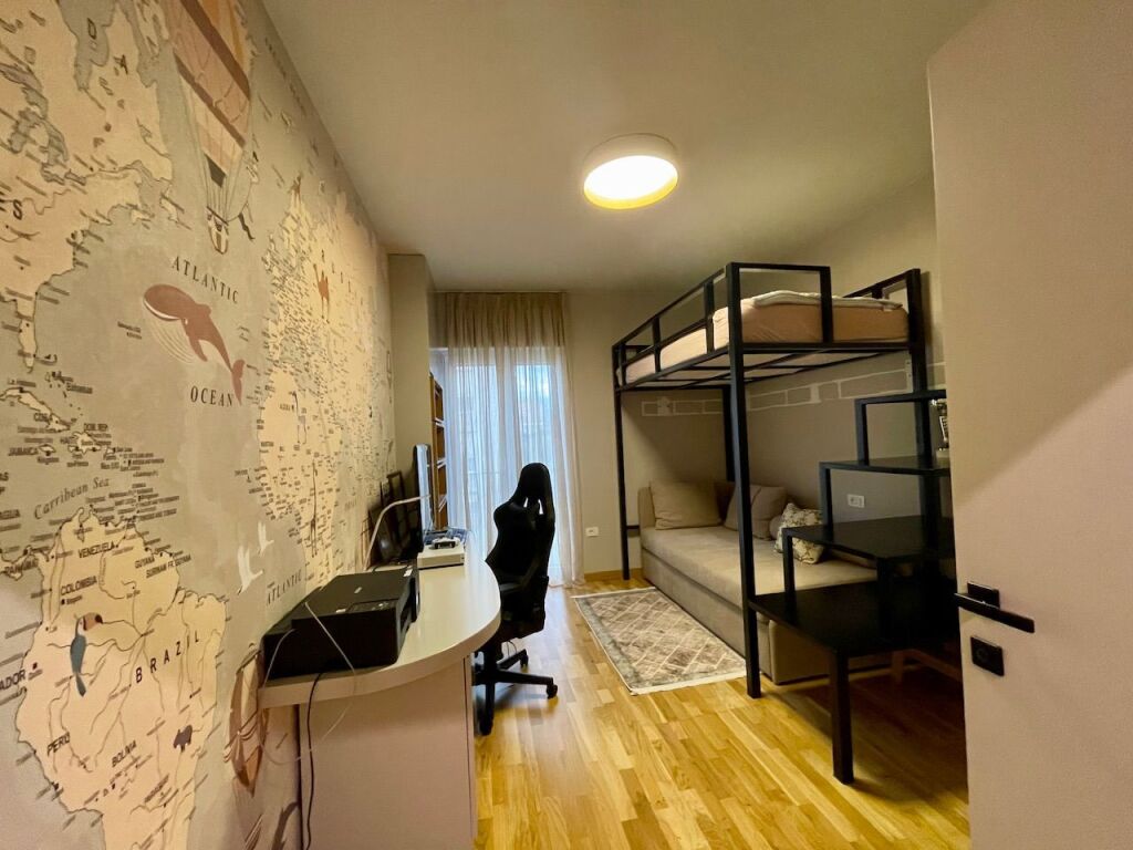 Jepet Qira Apartament 2+1+Post Parkimi në rezidencë private, Liqeni Thatë