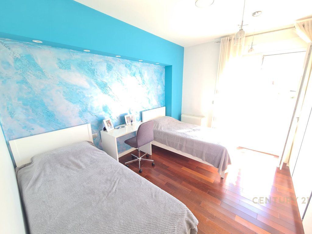 VENDESI APPARTAMENTO 2+1+2 IN VIA KAVAJES