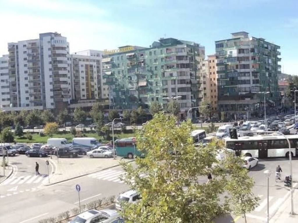 Apartament per qira te Pallati me shigjeta