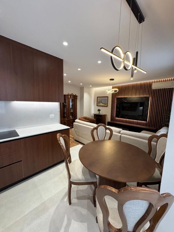 Jepet me qira 2+1+2 ZOGU I ZI 850€