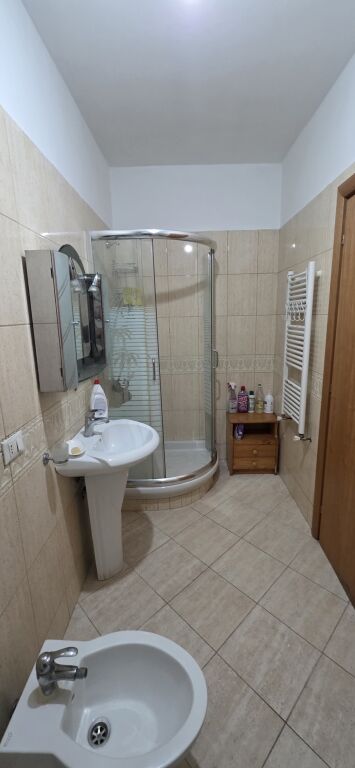 Affittasi 1+1 arredato, vicino a Kika 1 comune di Parisit, 550 mila leke