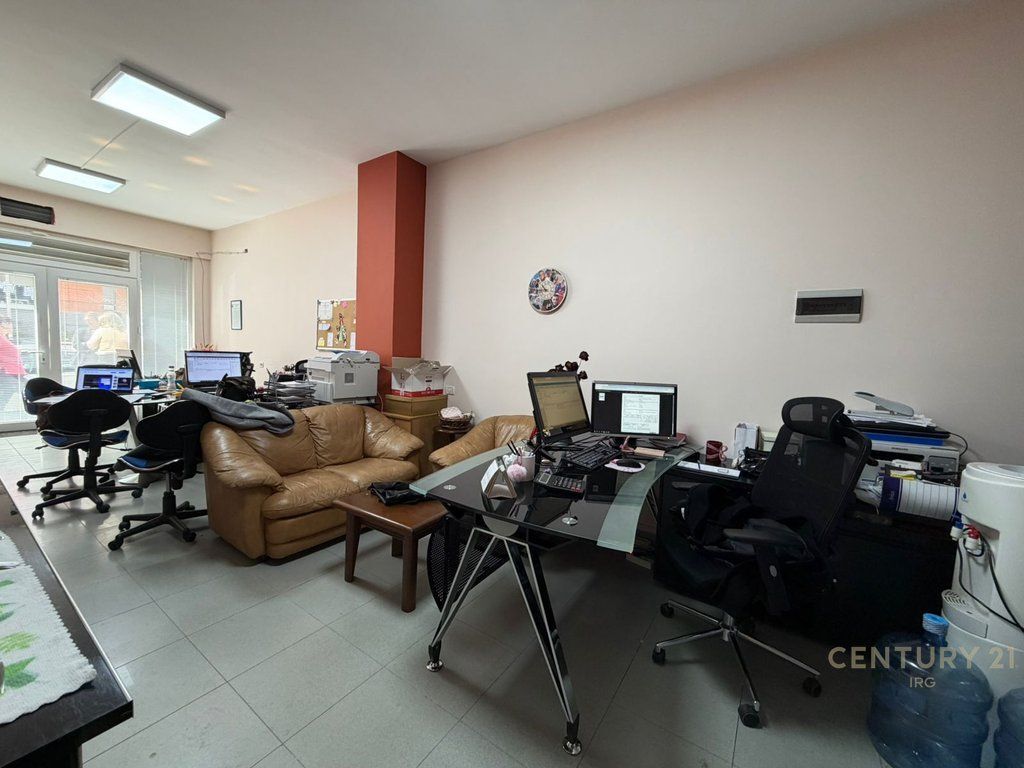 SERVICE UNIT FOR SALE IN BRRAK