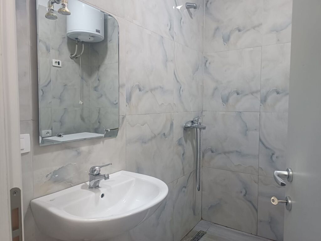Apartament 1+1 me qera tek 5 Maj