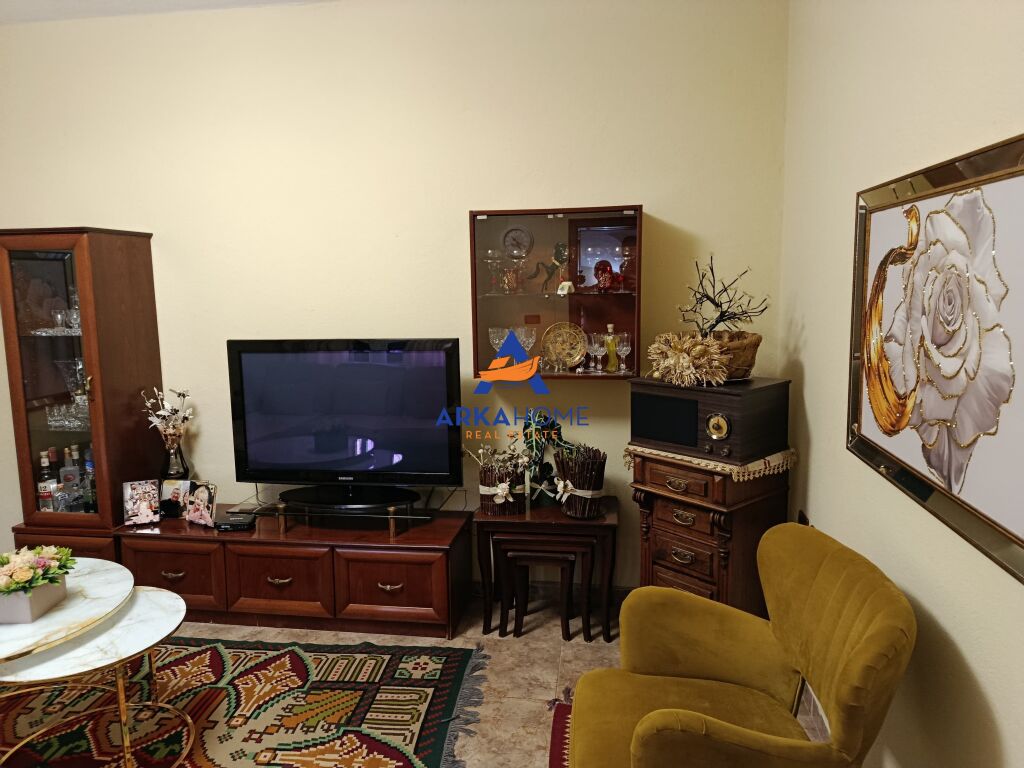 CASA PRIVATA IN AFFITTO 220M2 "RRUGA ARKITETKT SINANI" 2200 EURO (TRATTABILE)
