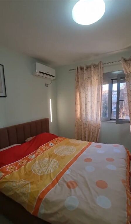 Shitet apartament 1+1 i mobiluar tek Oxhaku