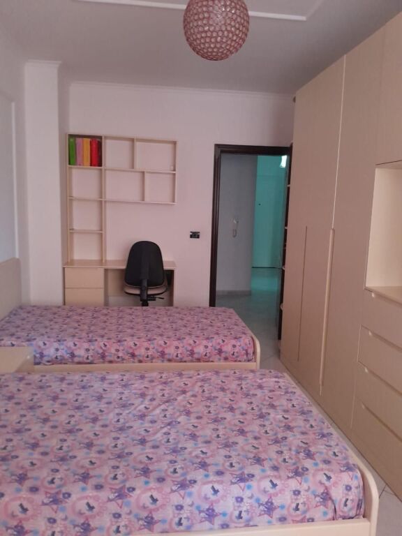 Apartament 2+1 per qira ne Yzberisht.