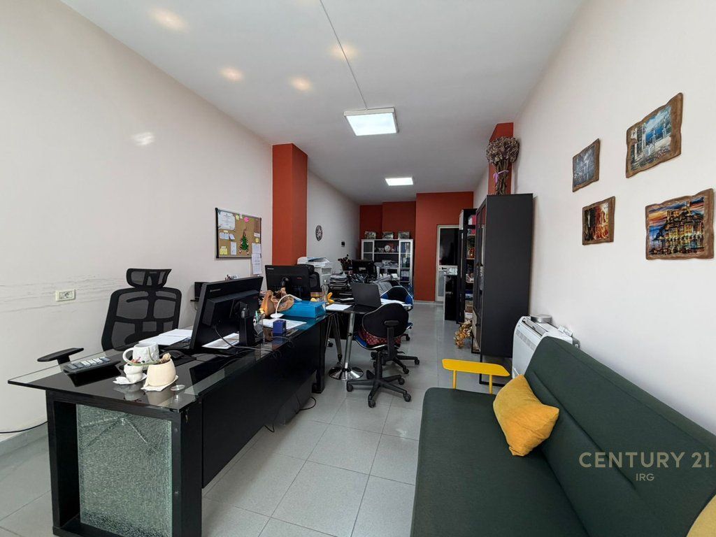 SERVICE UNIT FOR SALE IN BRRAK