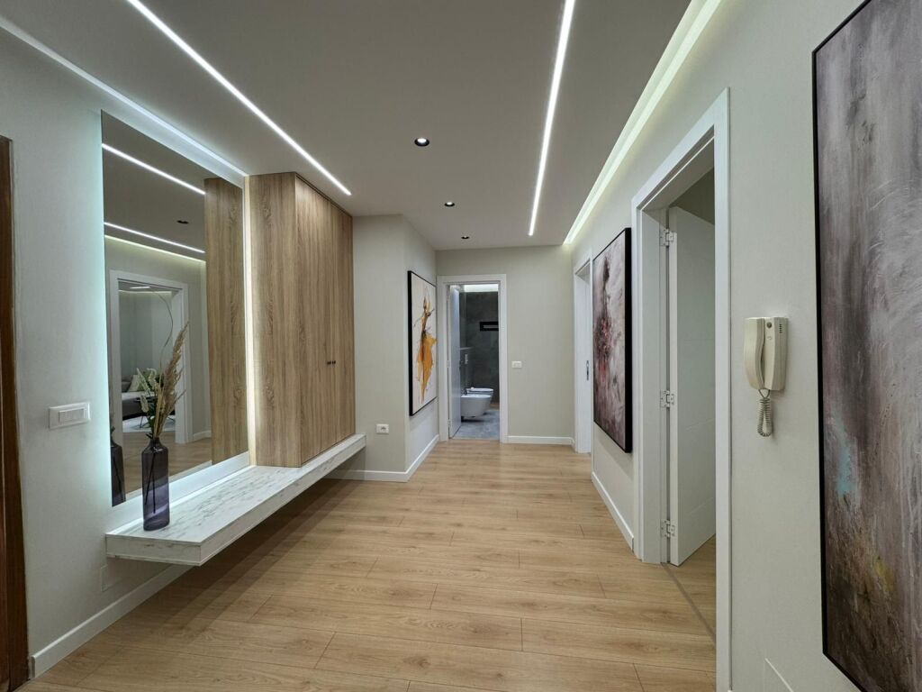 Shitet Apartament 2+1+2 ZOGU I ZI