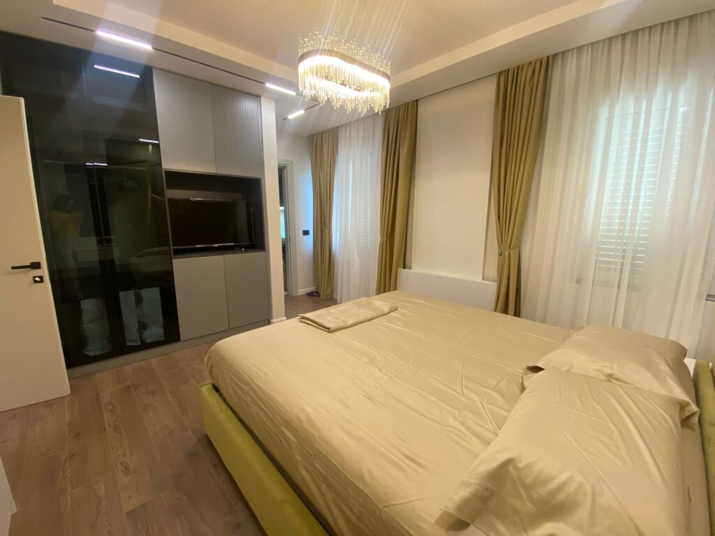 APARTAMENT MODERN 2+1+2 ME QERA TEK LIQENI I THATE