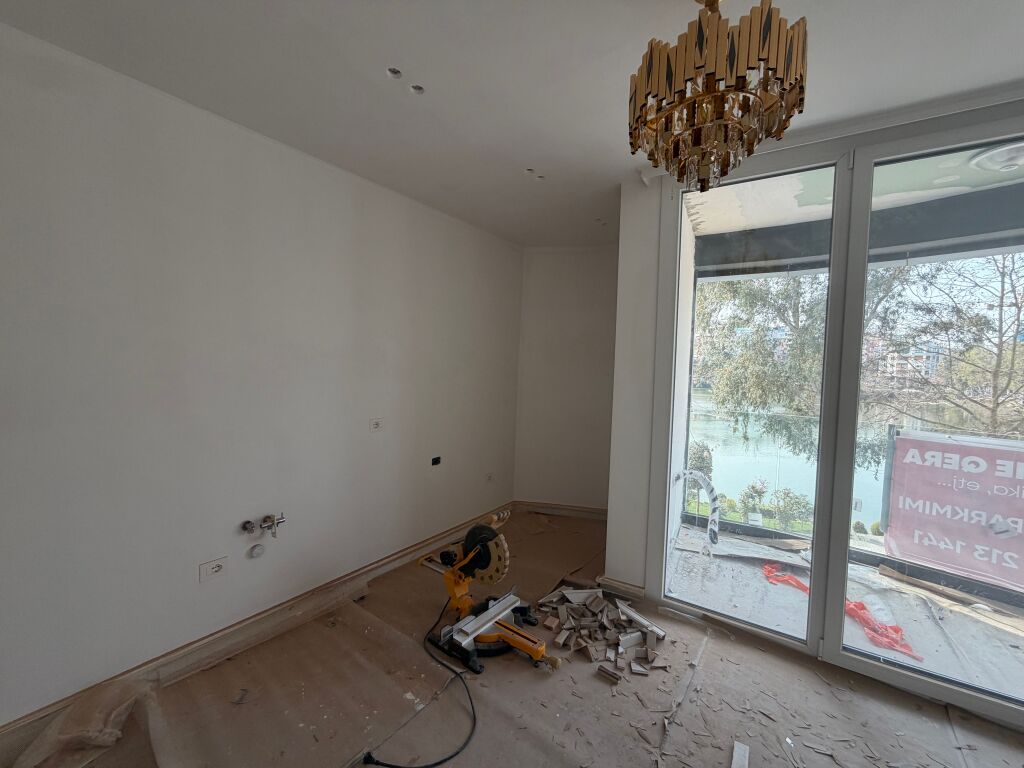 Locale per ufficio, vicino al Radison Lago Secco, 1600 euro, con posto auto