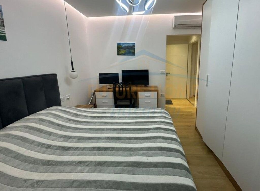 Shitet, Apartament 2+1+2+Post parkimi, Ali Demi