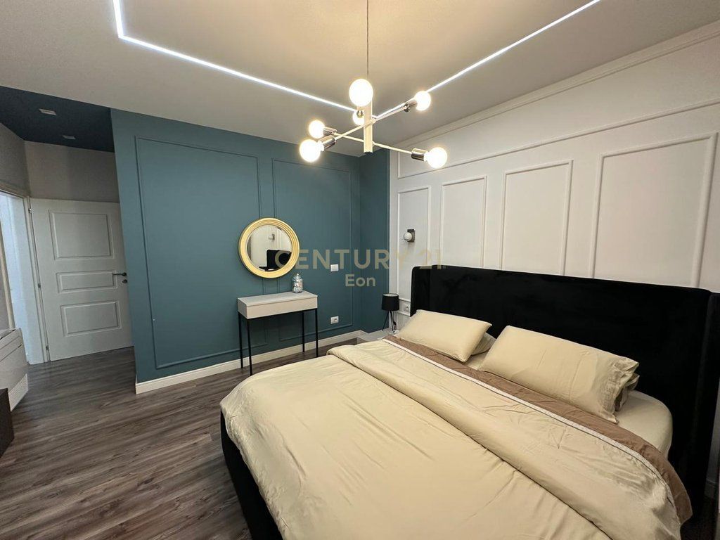 JAPIM ME QIRA APARTAMENT 2+1+2 NE QENDER TE DURRESIT PRANE PORTIT!