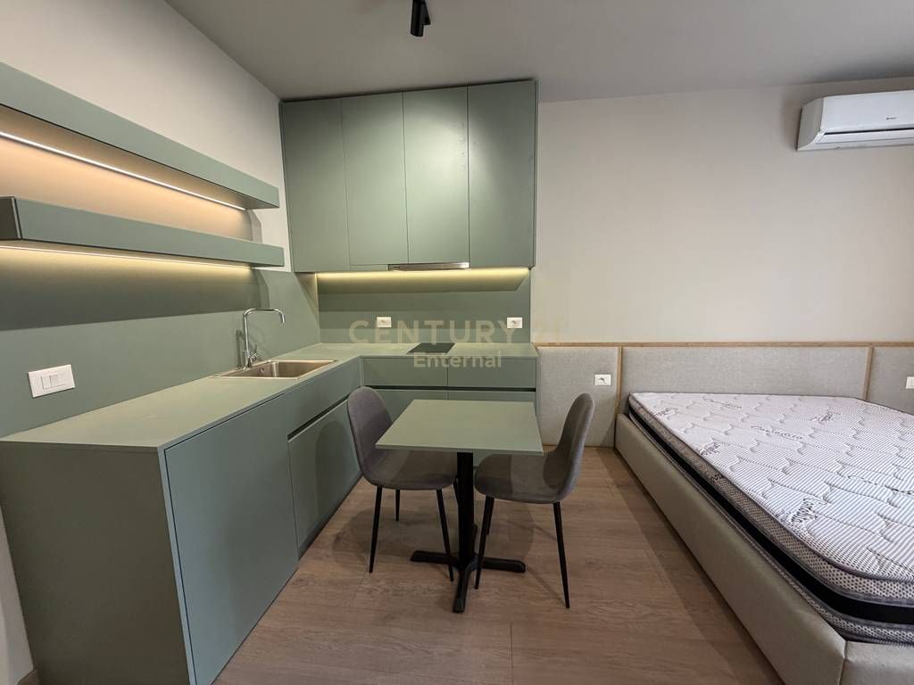 In vendita 3 studi organizzati in un'unica proprietà, nella zona di Rruga Stacioni i Trenit, di fronte a SPAK, a Tirana.