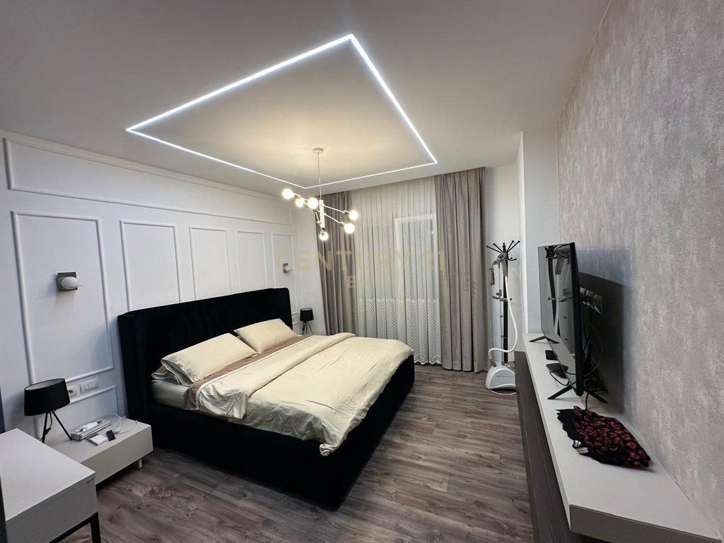 JAPIM ME QIRA APARTAMENT 2+1+2 NE QENDER TE DURRESIT PRANE PORTIT!