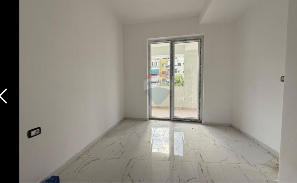 Apartament per shitje 2+1+2 tek Shkolla e Bashkuar