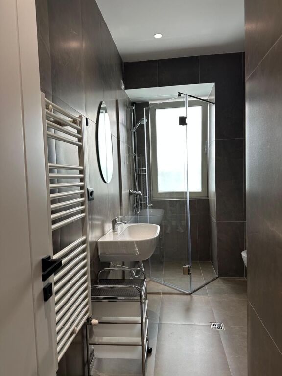 Appartamento 2+1+2 con parcheggio in affitto ad Ambassador 3