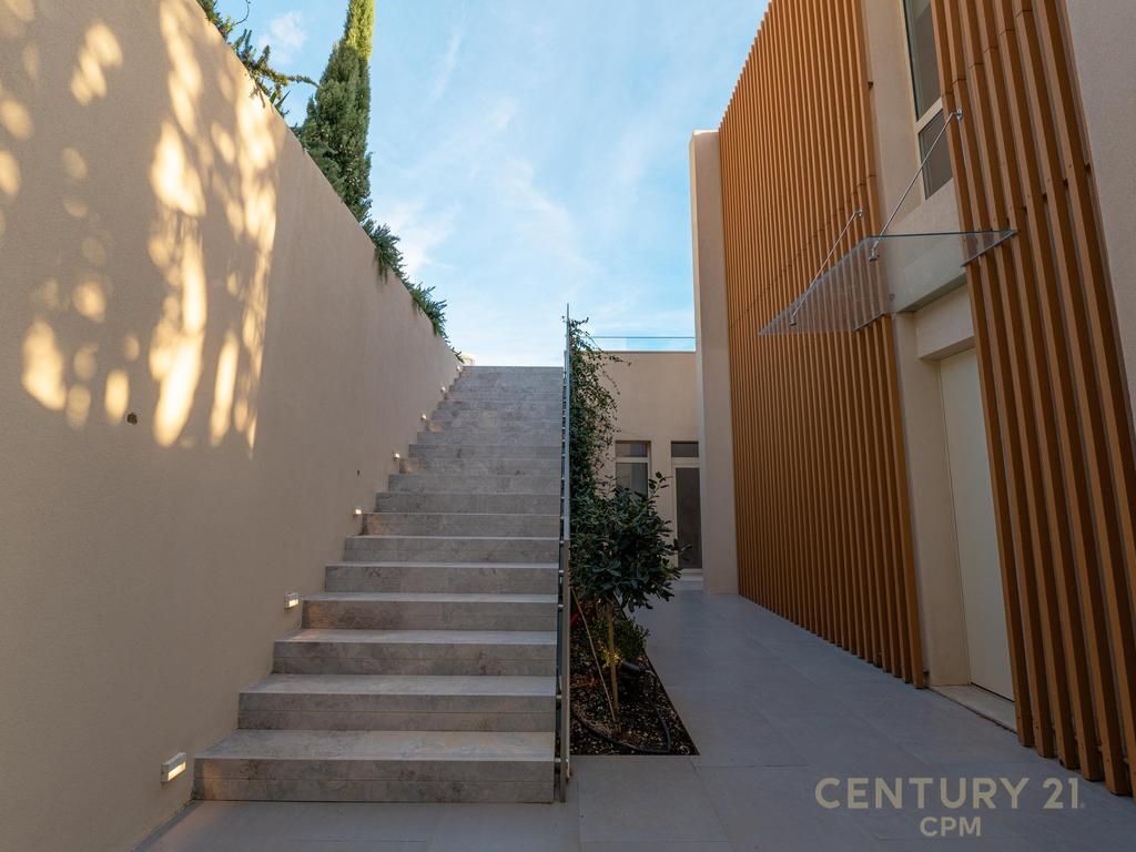 SHITET NJË NGA VILAT MË TË BUKURA NË GREEN COAST, PALASË 3,500,000 €