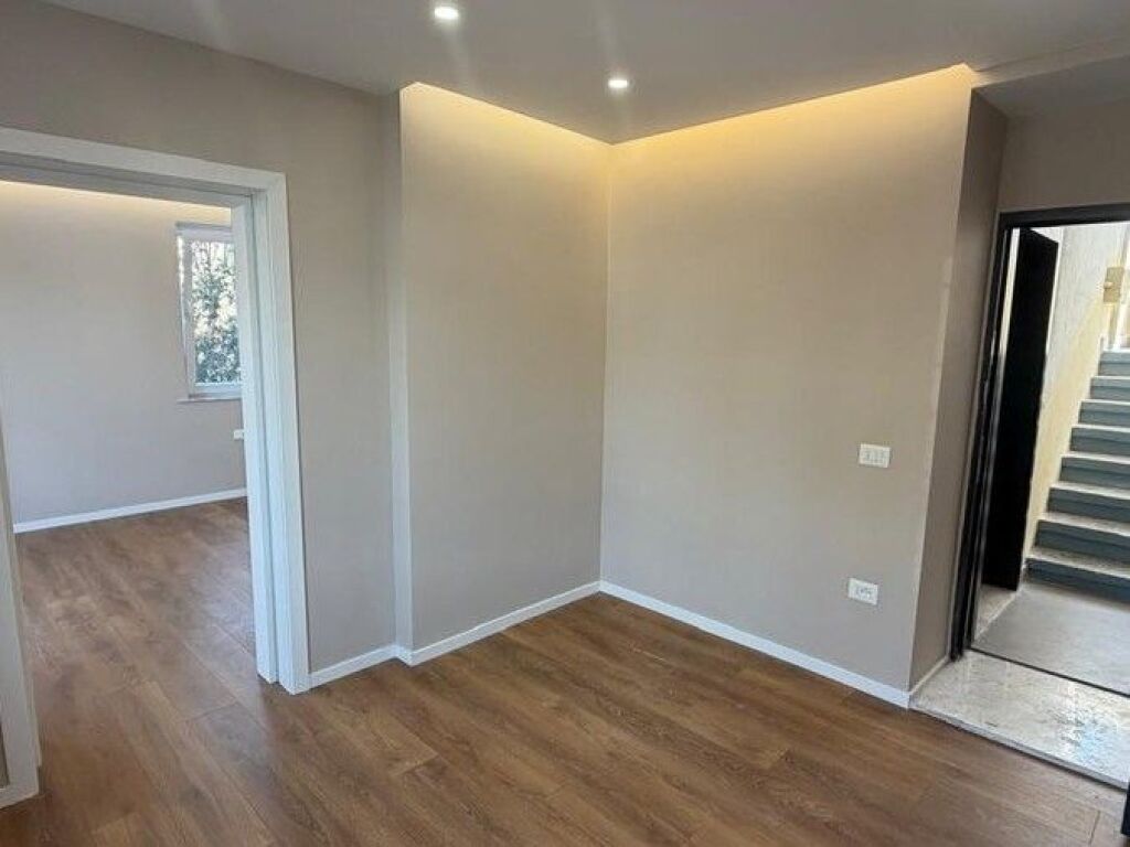 Shitet, Apartament 1+1 , Rruga Mine Peza, Tiranë