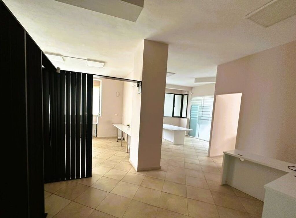 Jepet Zyrë Me Qira në 21 Dhjetori