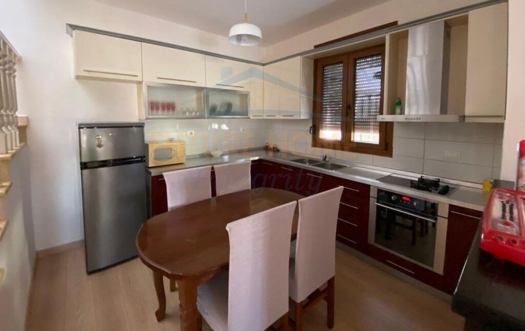 Qera, Duplex, Ali Demi, Tiranë.