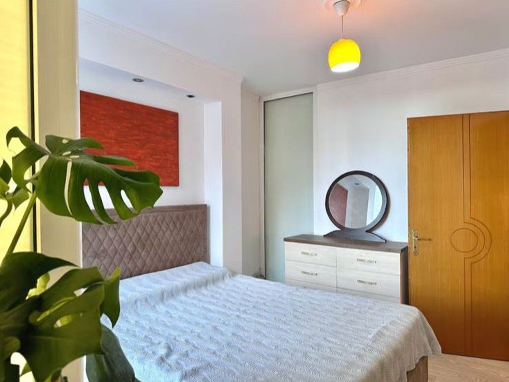 Shitet, Apartament 2+1, Zogu i Zi, Tiranë