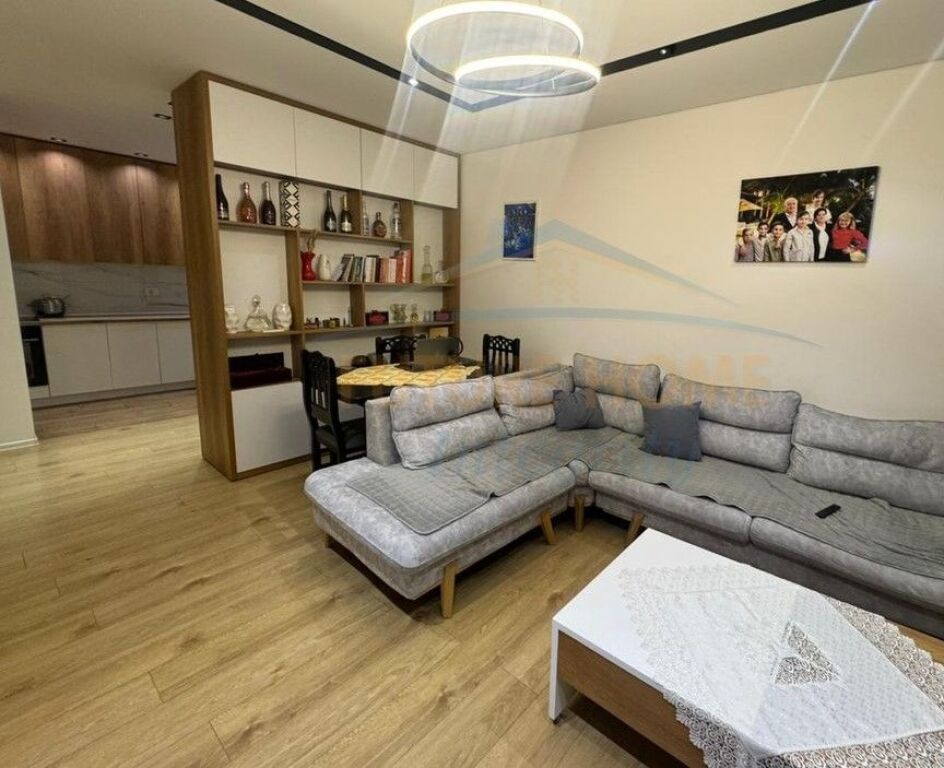 Shitet, Apartament 2+1+2+Post parkimi, Ali Demi