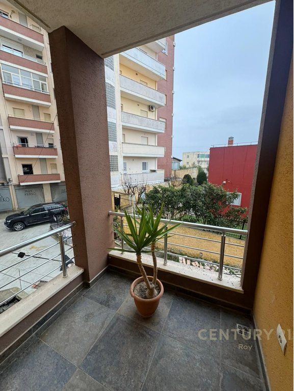 JEPET APARTAMENT ME QERA TEK VILA E ZOGUT !