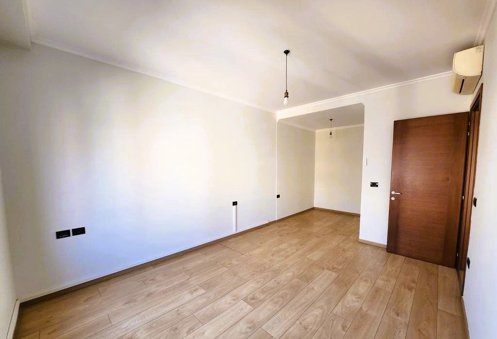 Ambjent per zyra pranë kompleksit Delijorgji