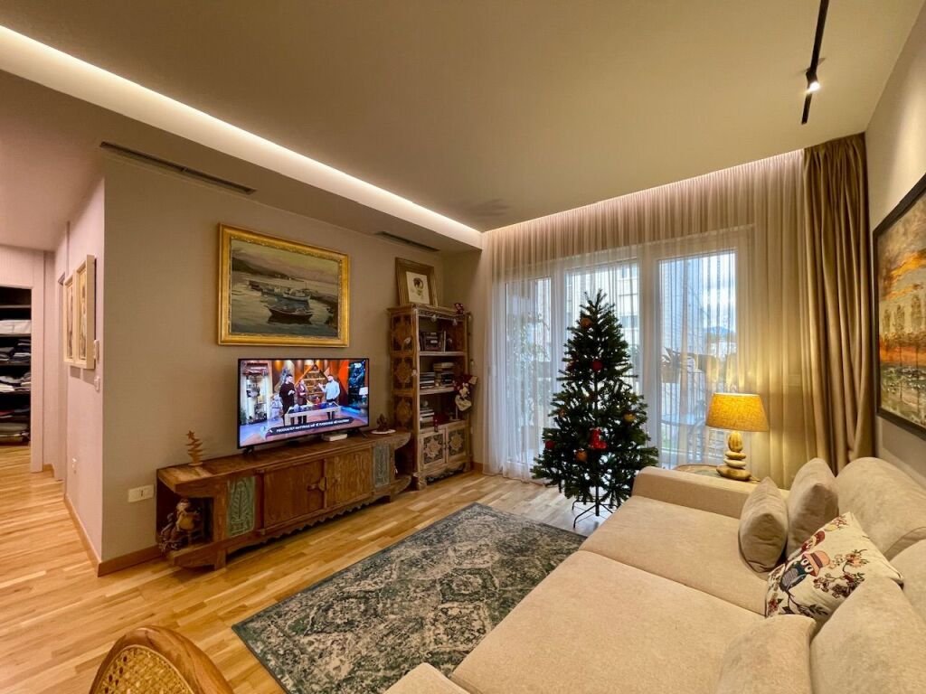 Jepet Qira Apartament 2+1+Post Parkimi në rezidencë private, Liqeni Thatë