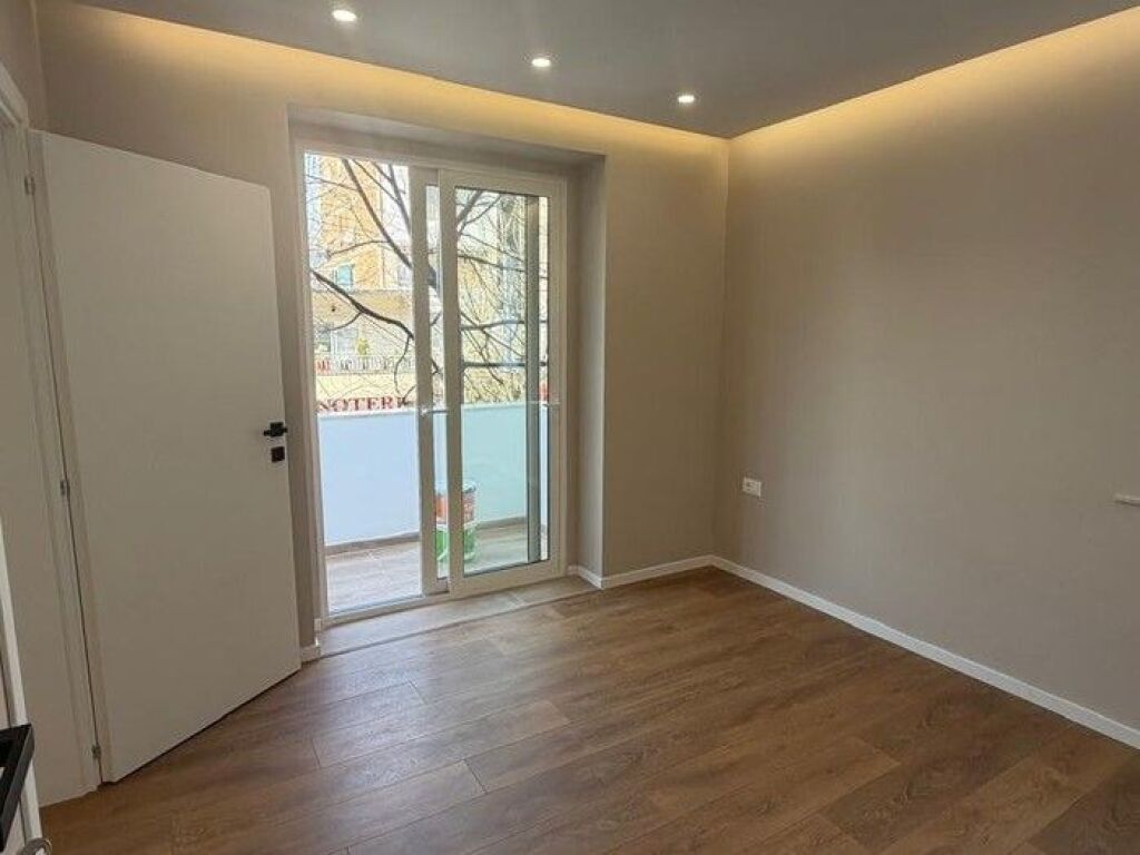 Shitet, Apartament 1+1 , Rruga Mine Peza, Tiranë