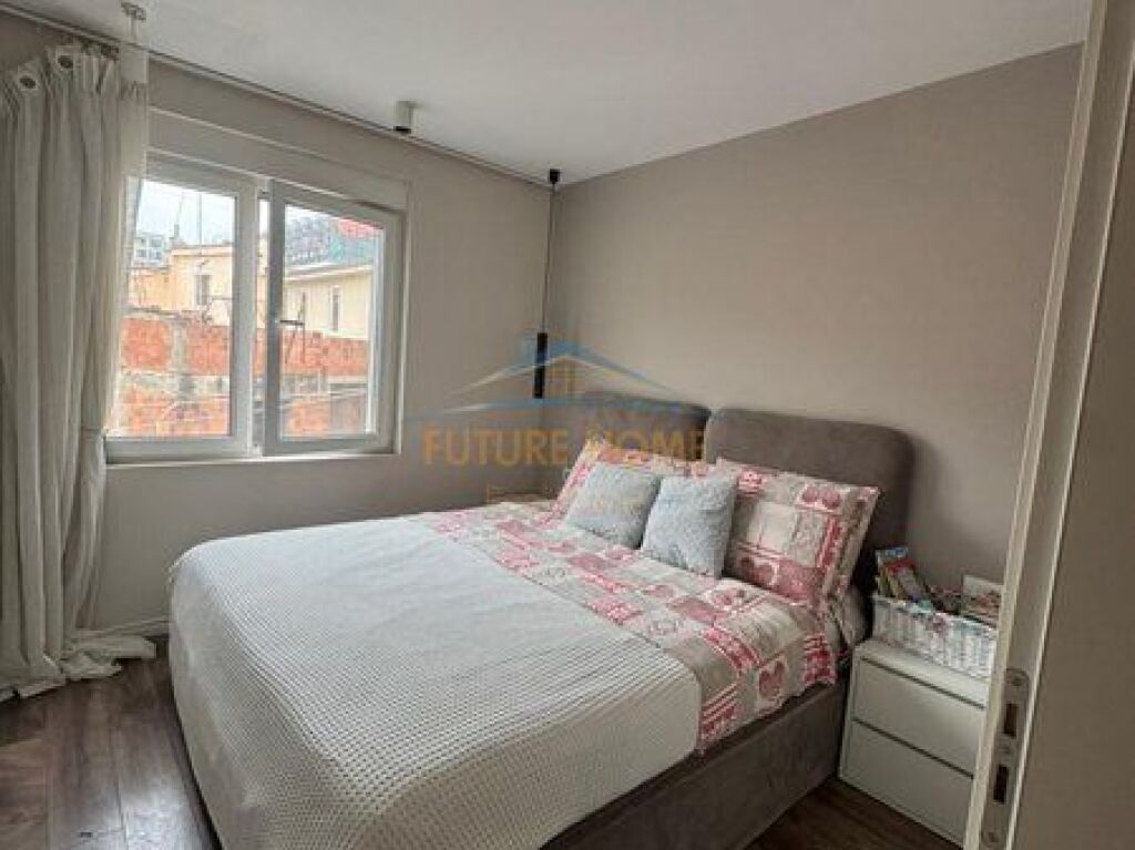 Shitet,Apartament 3+1+2, 21 Dhjetori,Tiranë