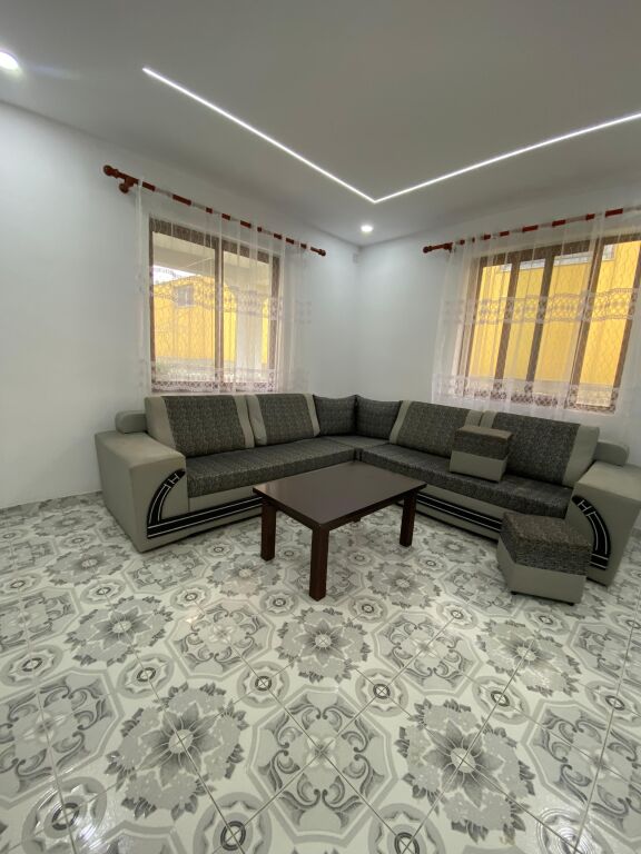 🏡 Jepet me Qira 2+1 – Shtëpi Private në Astir