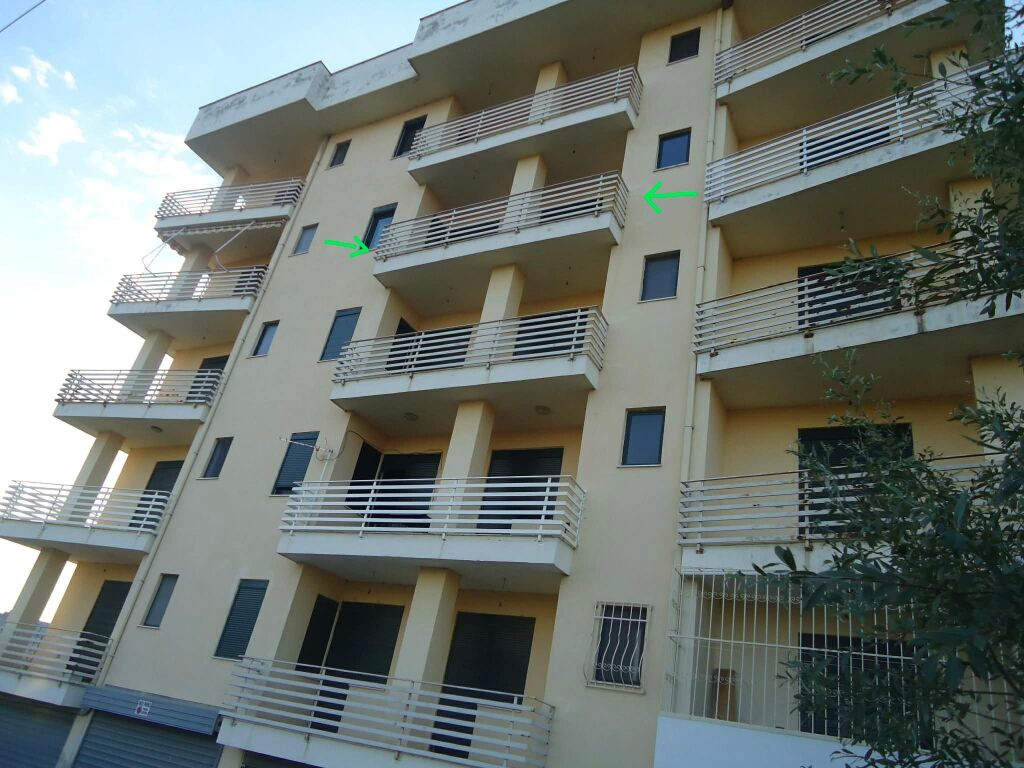 PËR SHITJE – APARTAMENT I MOBILUAR NË GOLEM.