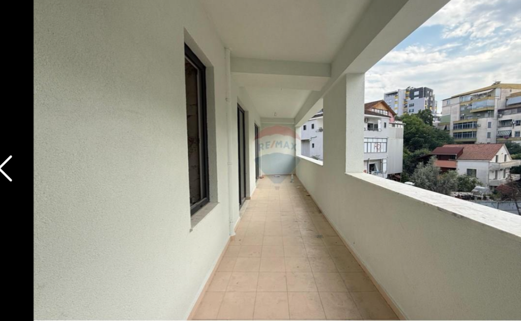 Apartament per shitje 2+1+2 tek Shkolla e Bashkuar