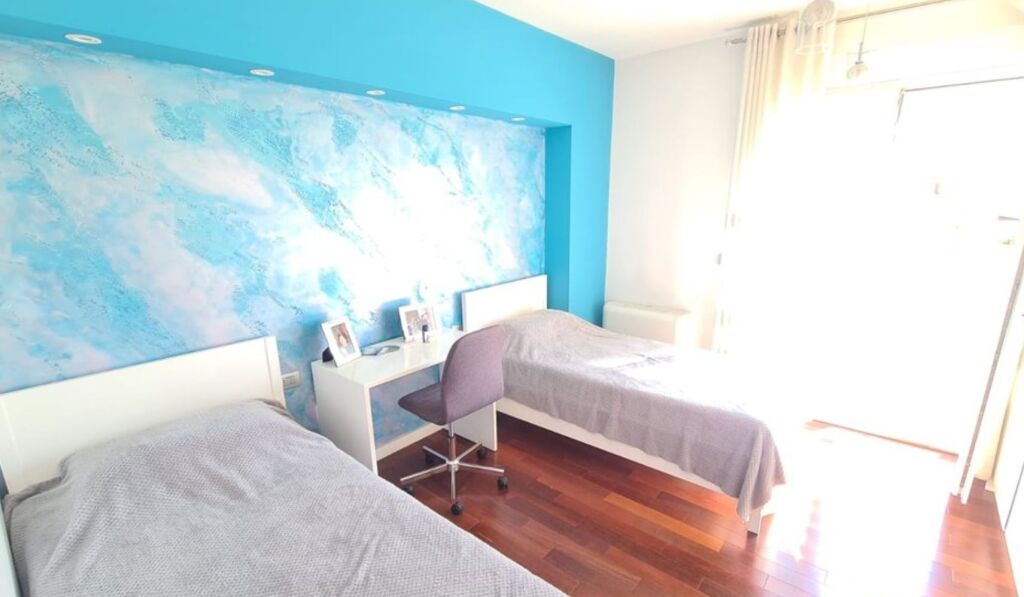 Vendesi in vendita 2+1+2